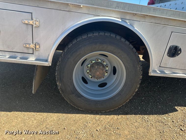 image for item EV5894 2011 Ford F450 Super Duty Crew Cab flatbed truck