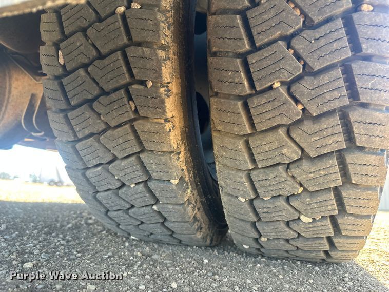 image for item EV5894 2011 Ford F450 Super Duty Crew Cab flatbed truck