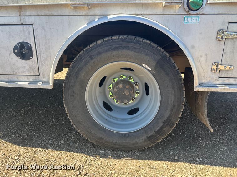 image for item EV5894 2011 Ford F450 Super Duty Crew Cab flatbed truck