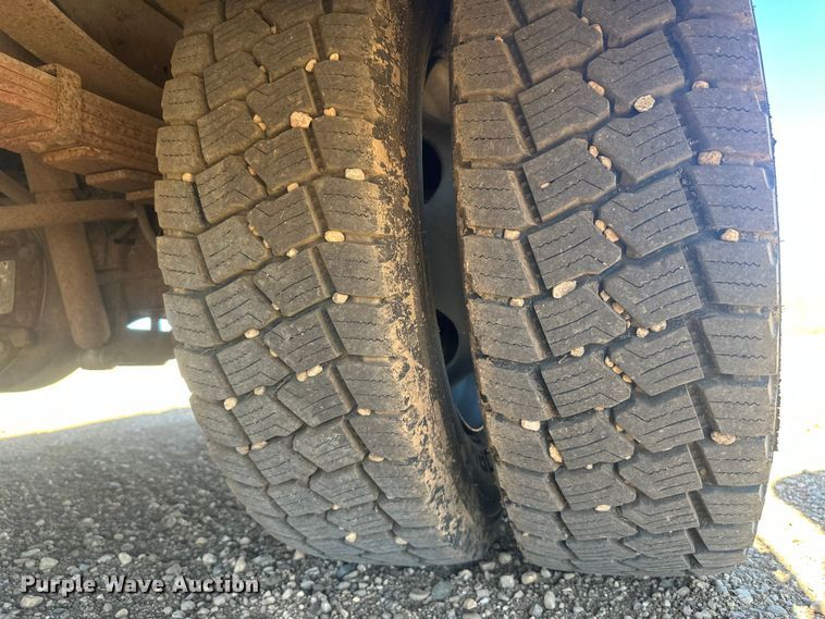 image for item EV5894 2011 Ford F450 Super Duty Crew Cab flatbed truck