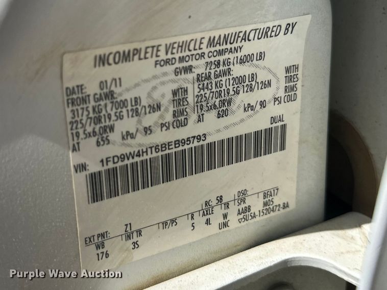 image for item EV5894 2011 Ford F450 Super Duty Crew Cab flatbed truck