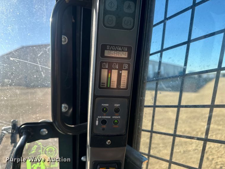 image for item EV5895 2015 Case SV280 skid steer loader