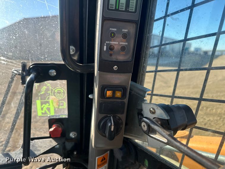 image for item EV5895 2015 Case SV280 skid steer loader