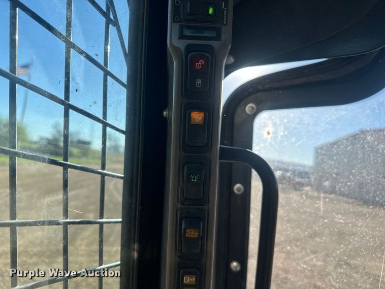 image for item EV5895 2015 Case SV280 skid steer loader