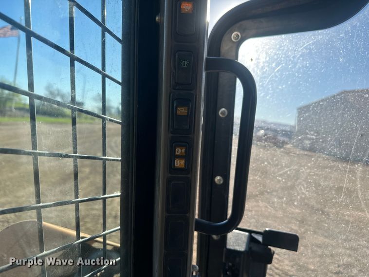 image for item EV5895 2015 Case SV280 skid steer loader