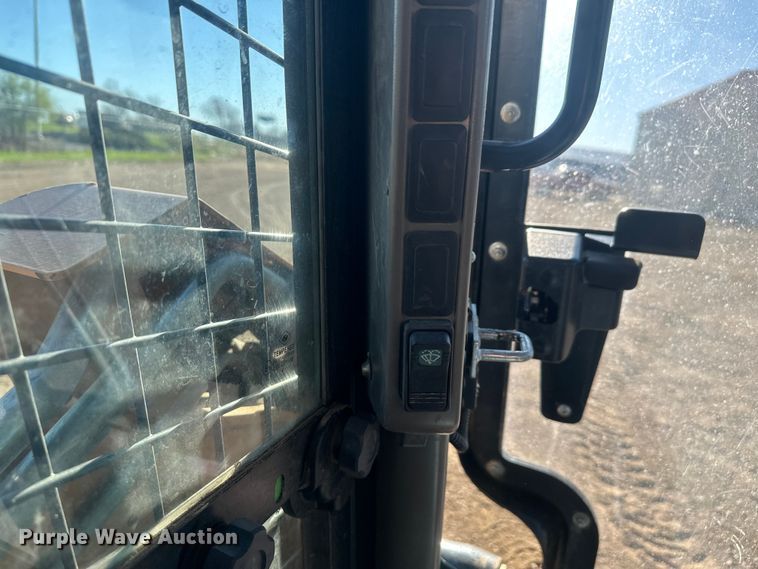 image for item EV5895 2015 Case SV280 skid steer loader