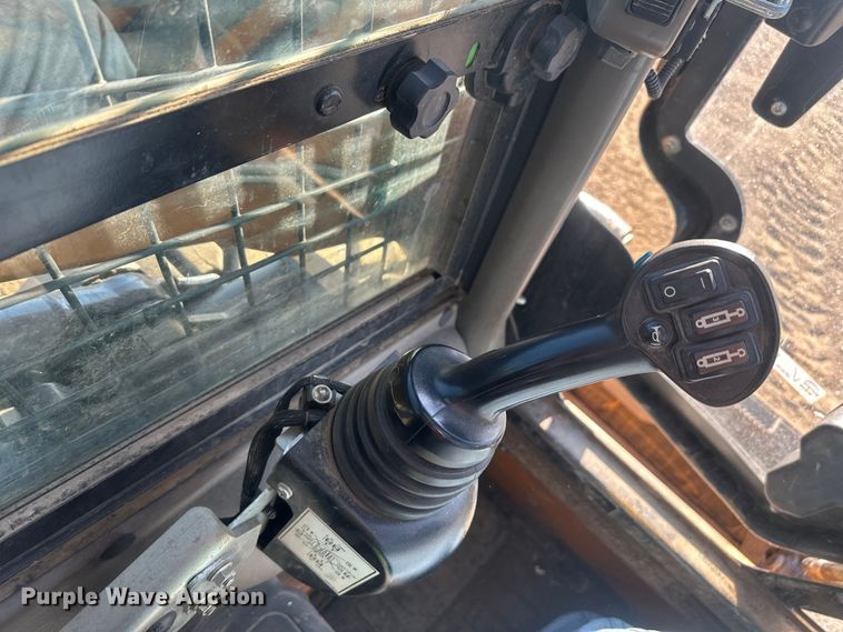 image for item EV5895 2015 Case SV280 skid steer loader
