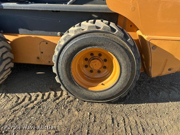 image for item EV5895 2015 Case SV280 skid steer loader