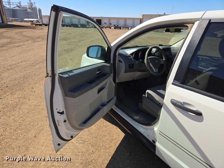 image for item EV5896 2008 Dodge Grand Caravan SE van