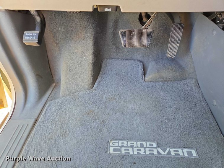 image for item EV5896 2008 Dodge Grand Caravan SE van