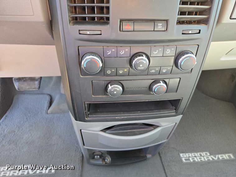 image for item EV5896 2008 Dodge Grand Caravan SE van