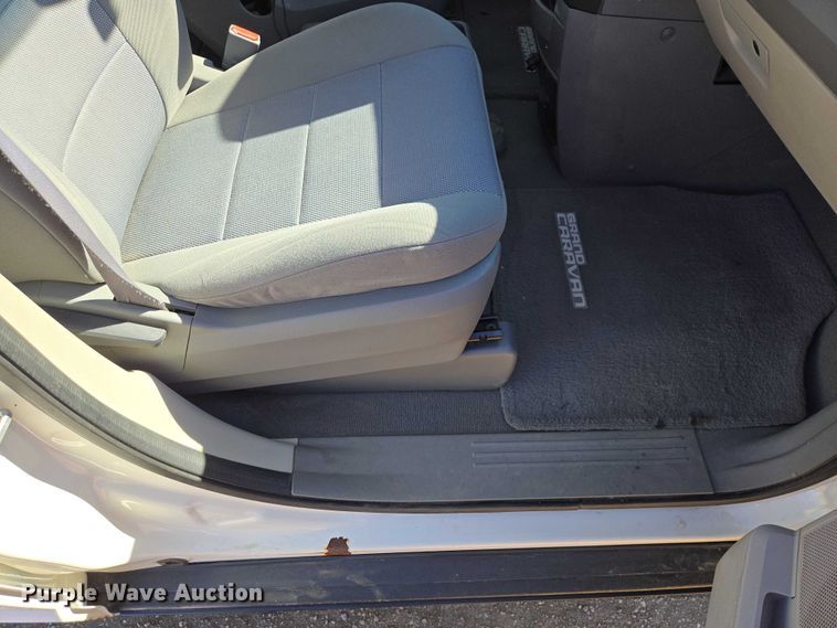 image for item EV5896 2008 Dodge Grand Caravan SE van