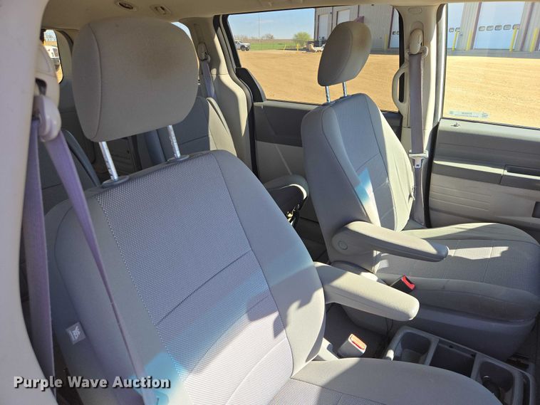 image for item EV5896 2008 Dodge Grand Caravan SE van