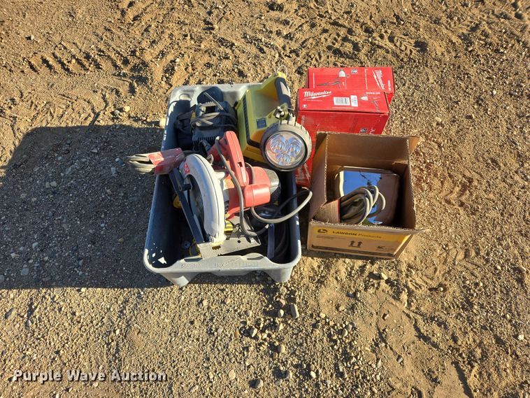 image for item EV5901 Assorted tools