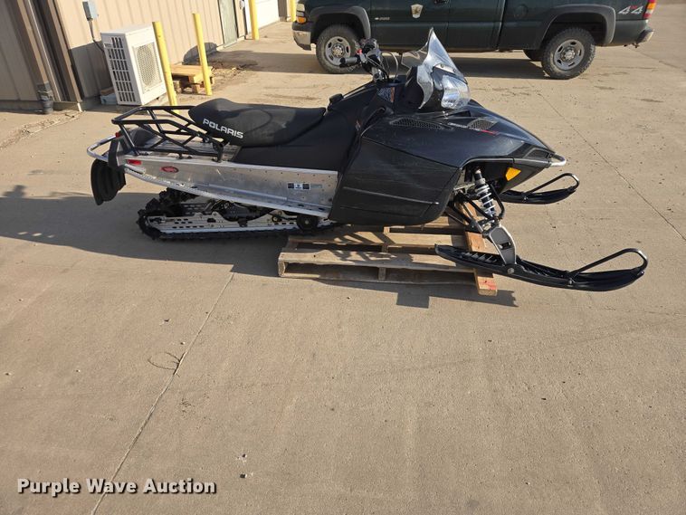 image for item EV5943 2011 Polaris 600 IQ Shift snowmobile