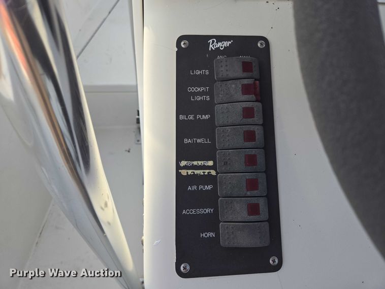 image for item EV5944 1995 Ranger 210C boat