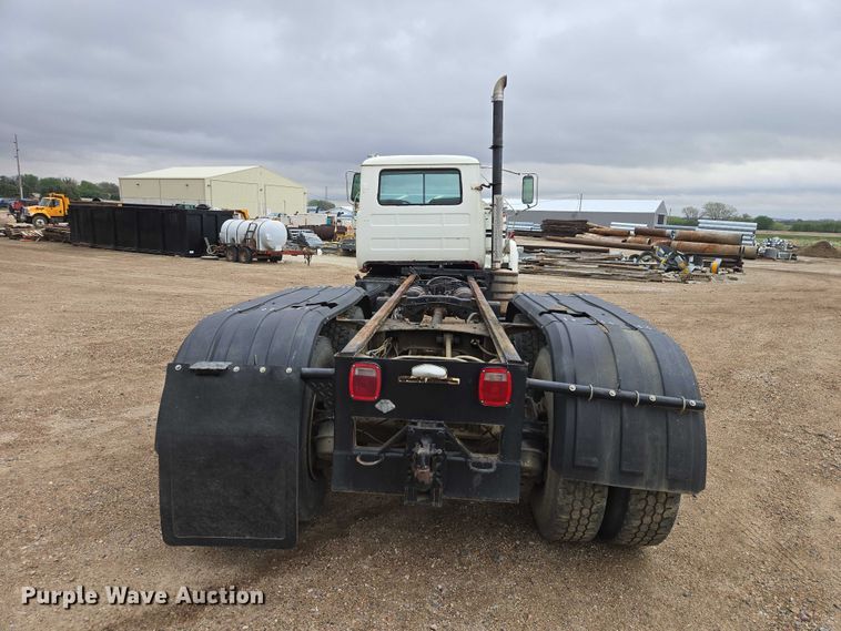 image for item EV5959 1989 Mack DM690S truck cab and chassis
