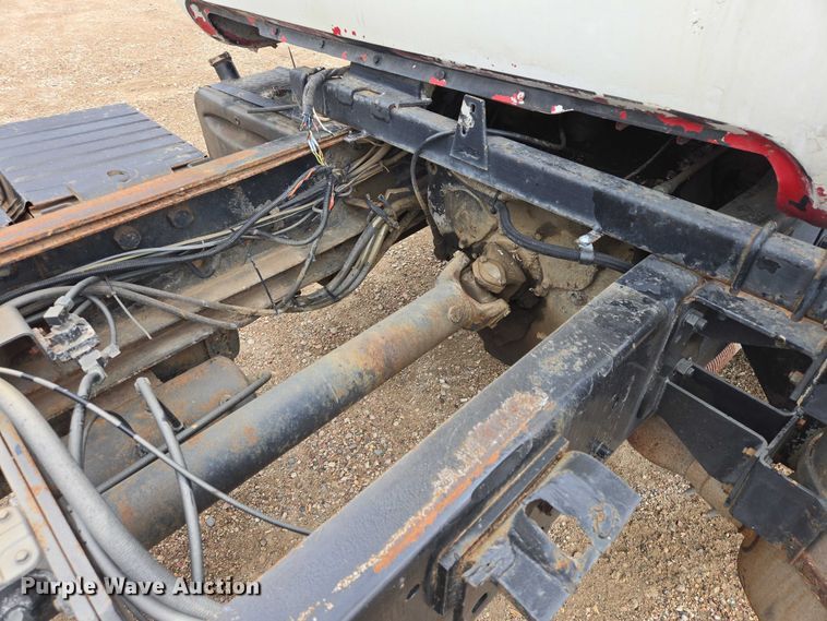image for item EV5959 1989 Mack DM690S truck cab and chassis