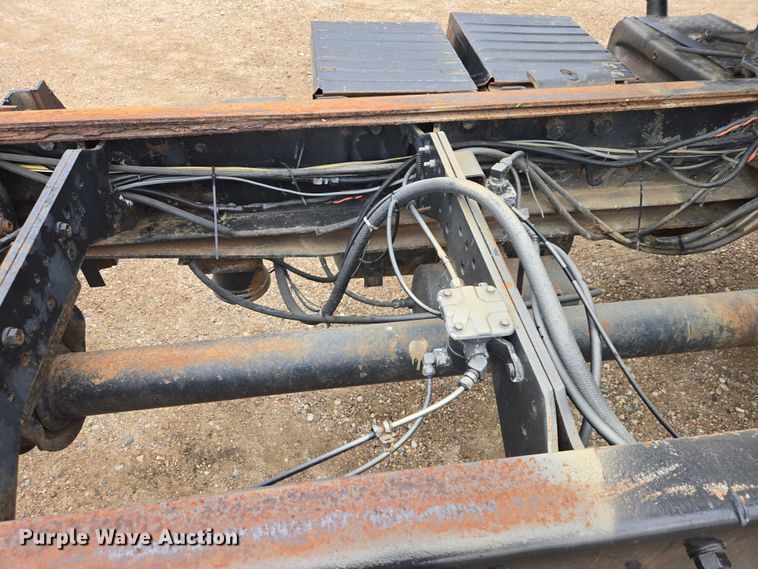 image for item EV5959 1989 Mack DM690S truck cab and chassis