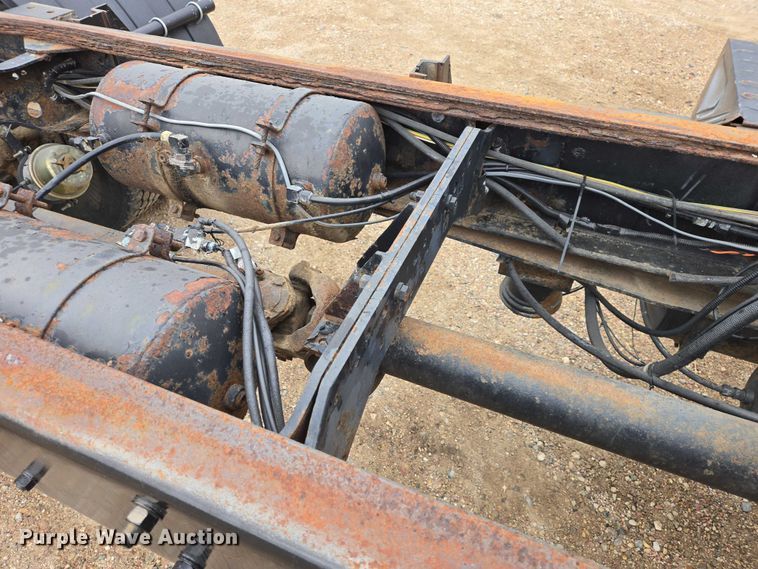 image for item EV5959 1989 Mack DM690S truck cab and chassis
