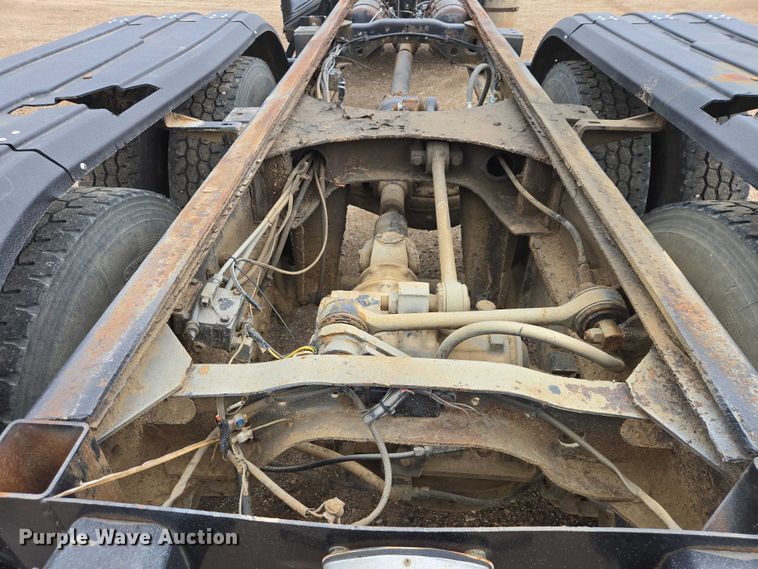 image for item EV5959 1989 Mack DM690S truck cab and chassis