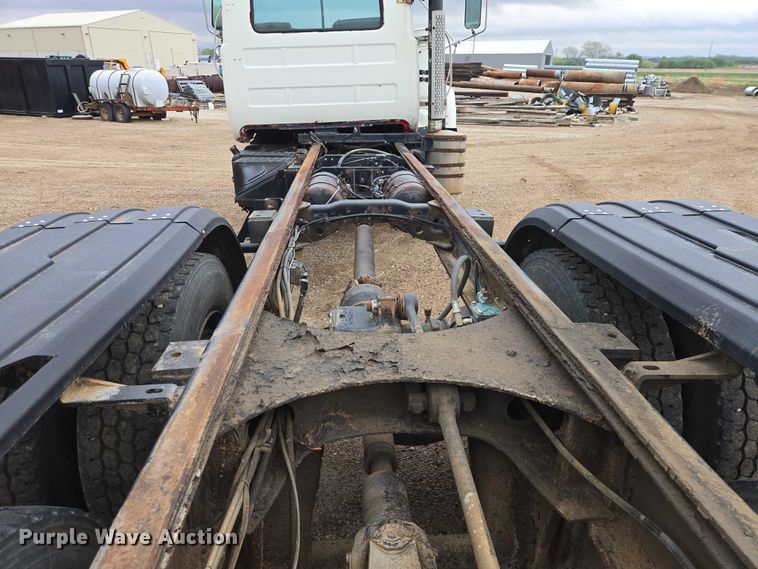 image for item EV5959 1989 Mack DM690S truck cab and chassis