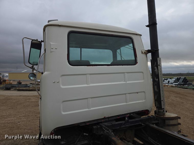 image for item EV5959 1989 Mack DM690S truck cab and chassis