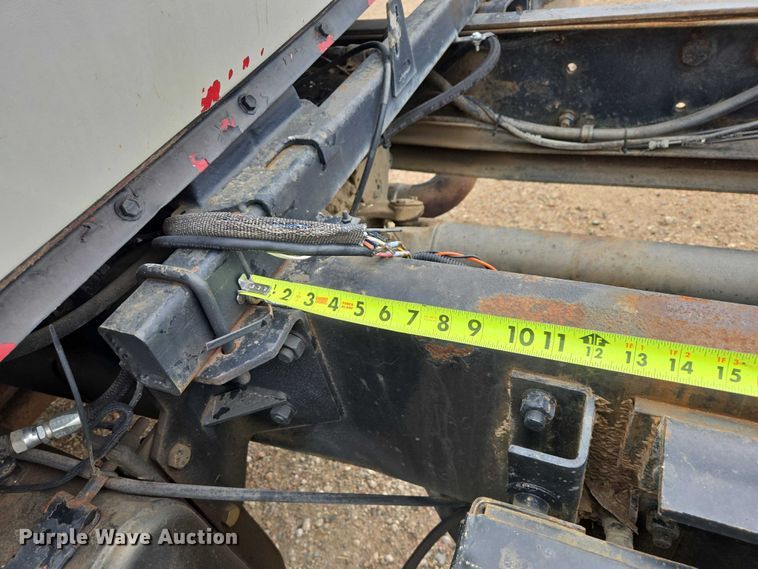 image for item EV5959 1989 Mack DM690S truck cab and chassis