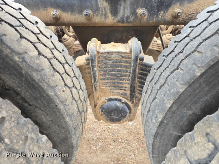 image for item EV5959 1989 Mack DM690S truck cab and chassis