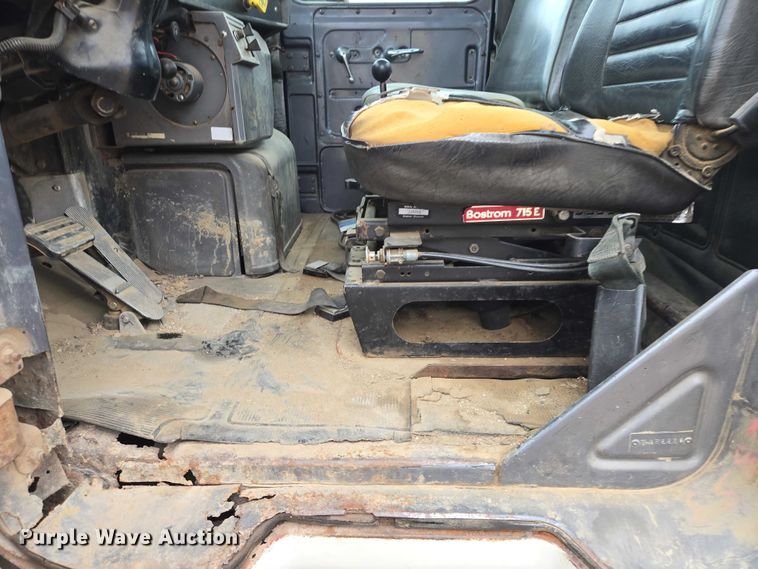 image for item EV5959 1989 Mack DM690S truck cab and chassis