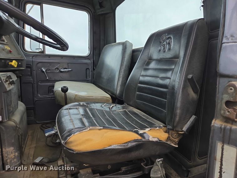 image for item EV5959 1989 Mack DM690S truck cab and chassis
