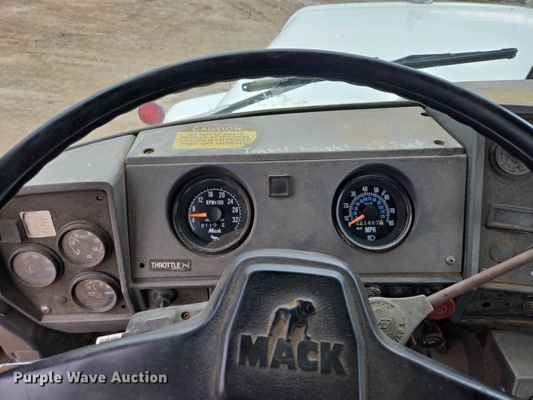 image for item EV5959 1989 Mack DM690S truck cab and chassis