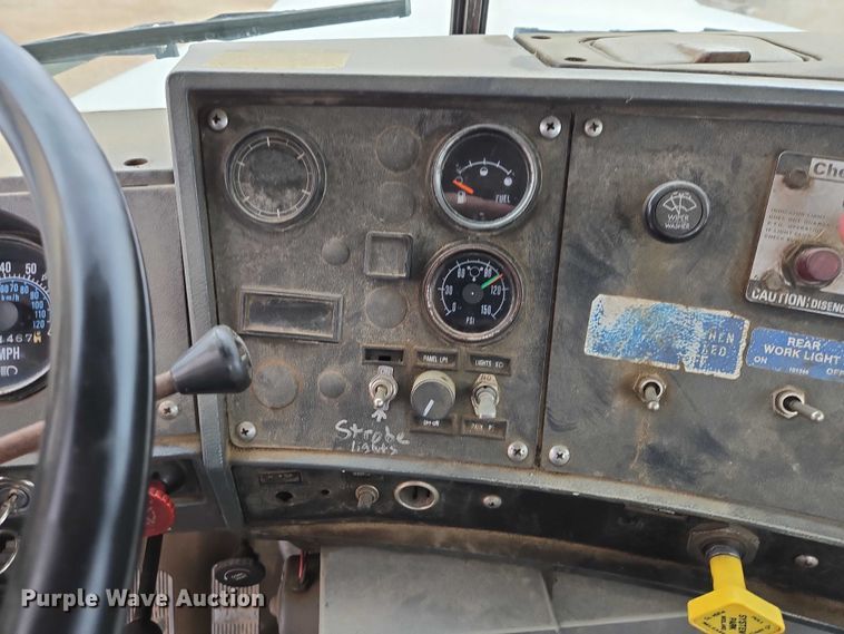 image for item EV5959 1989 Mack DM690S truck cab and chassis