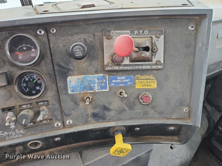 image for item EV5959 1989 Mack DM690S truck cab and chassis
