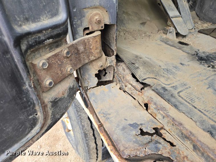 image for item EV5959 1989 Mack DM690S truck cab and chassis