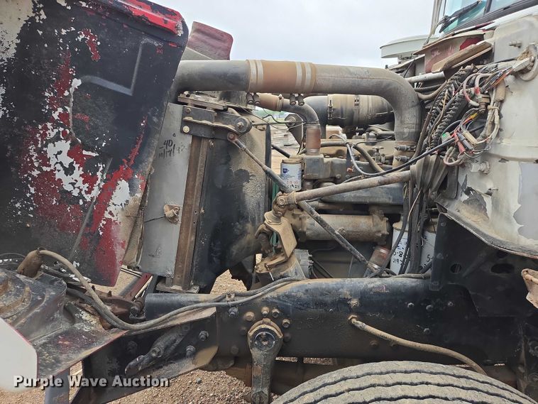 image for item EV5959 1989 Mack DM690S truck cab and chassis