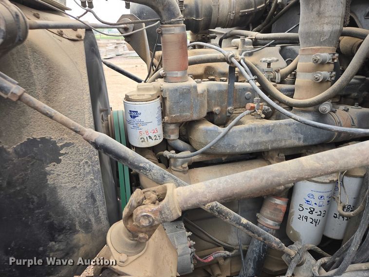 image for item EV5959 1989 Mack DM690S truck cab and chassis