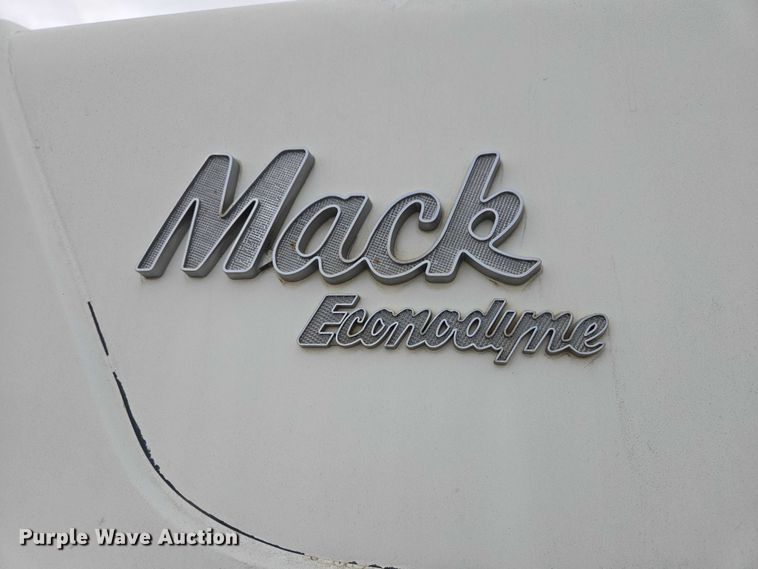 image for item EV5959 1989 Mack DM690S truck cab and chassis