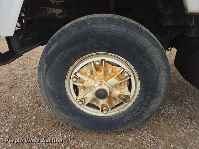 image for item EV5959 1989 Mack DM690S truck cab and chassis