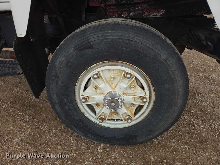 image for item EV5959 1989 Mack DM690S truck cab and chassis