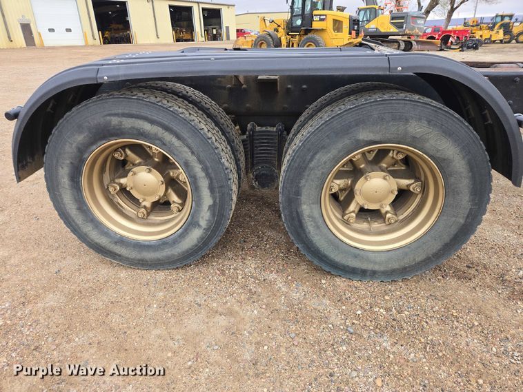 image for item EV5959 1989 Mack DM690S truck cab and chassis