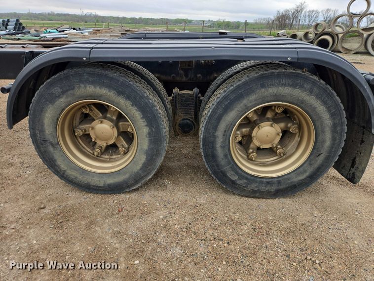 image for item EV5959 1989 Mack DM690S truck cab and chassis