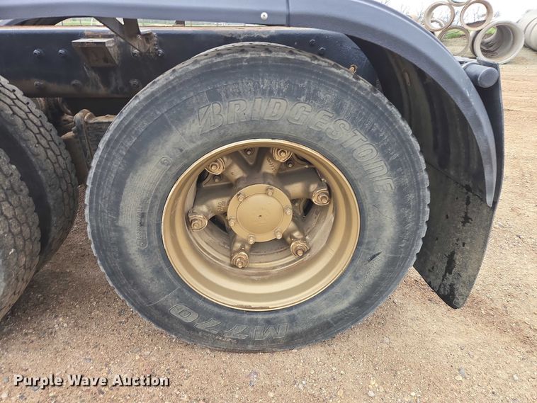 image for item EV5959 1989 Mack DM690S truck cab and chassis