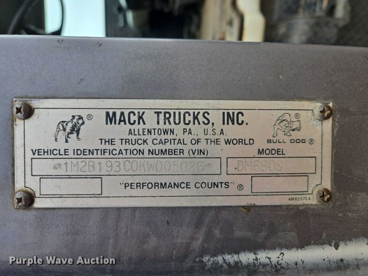 image for item EV5959 1989 Mack DM690S truck cab and chassis