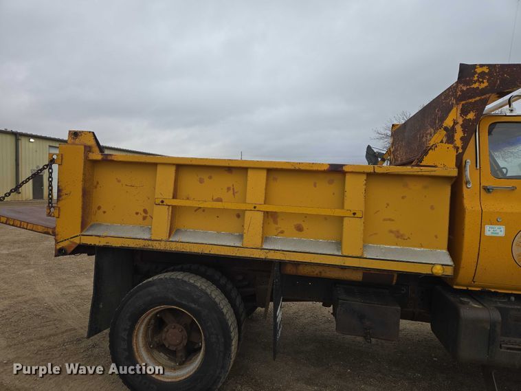 image for item EV5960 1989 Chevrolet C70 dump truck