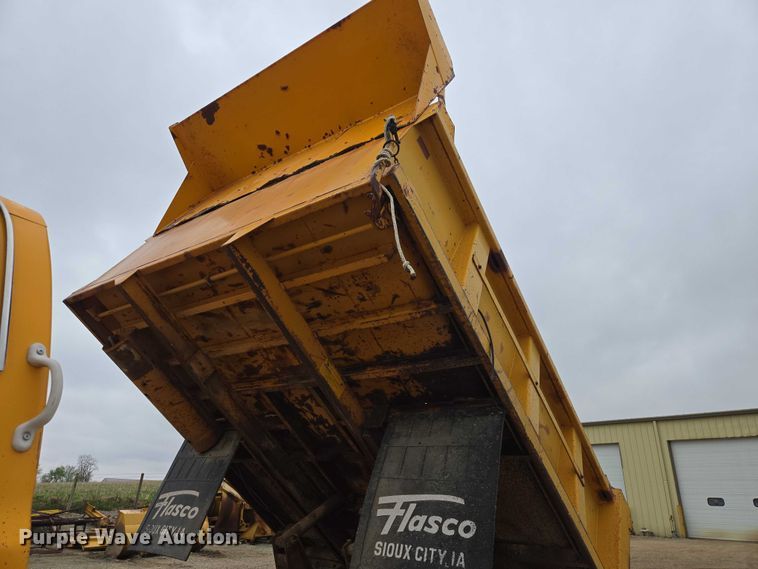 image for item EV5960 1989 Chevrolet C70 dump truck