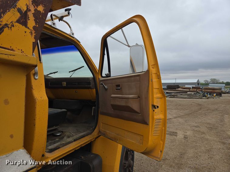image for item EV5960 1989 Chevrolet C70 dump truck