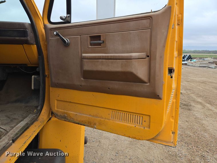 image for item EV5960 1989 Chevrolet C70 dump truck
