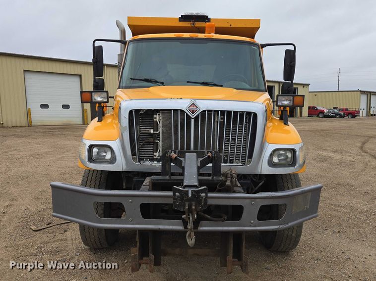 image for item EV5962 2005 International 7500 dump truck