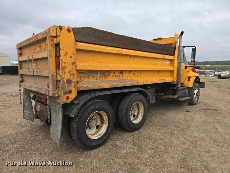 image for item EV5962 2005 International 7500 dump truck